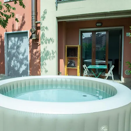 Garden Jacuzzi House Apartment