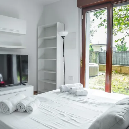 Garden Jacuzzi House Apartment
